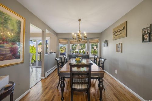 15 Farmstead Rd, Commack NY 11725-1506 exterior