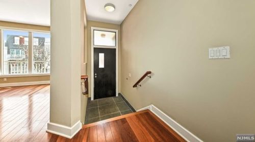 2 Vela Way, Edgewater NJ 07020-1564 exterior