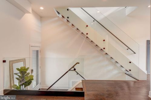 654 13 St, Philadelphia PA 19123-2427 exterior