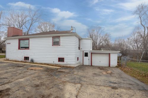 3501 Lewis Ave, Waukegan, IL 60087-1554