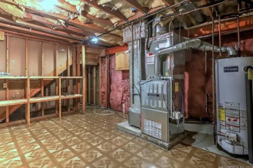 31 Lookout Hl Rd, Milford CT 06461-1878 exterior