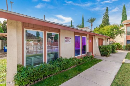 1620 Wilmot Rd, Tucson AZ  11110-4457 exterior