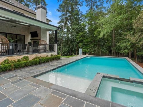 4736 Lk Forrest Dr, Atlanta GA 30342-2217 exterior