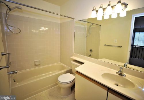 5 Aldgate Ct, Princeton NJ exterior