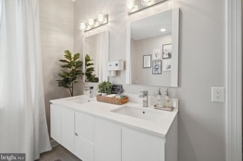 1424 Front St, Philadelphia PA  19147-3902 exterior