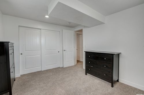 318 David Cir, Sandy UT 84070 exterior