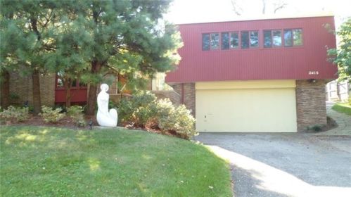 2415 Marbury Rd, Pittsburgh, PA 15221-3671