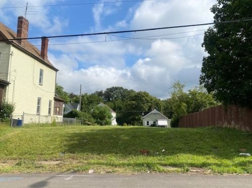 6415 Dean St, Pittsburgh PA 15206-1840 exterior