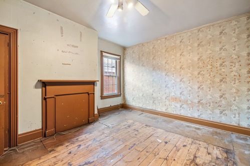 1828 Middle St, Pittsburgh PA 15215-2719 exterior