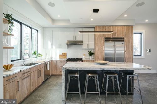 722 Broad St, Philadelphia PA 19146-3119 exterior