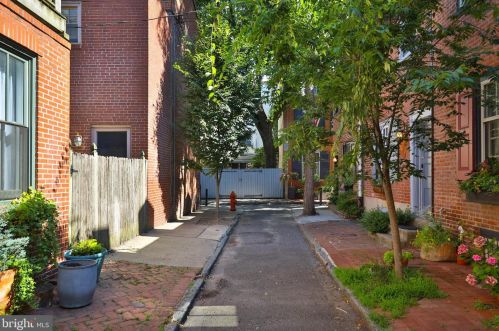 401 Iseminger St, Philadelphia PA  19147-1113 exterior