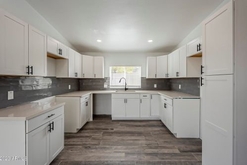 5039 18 Ave, Phoenix AZ 85015-6121 exterior