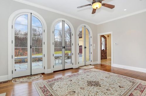 29 Sarles St, Armonk NY 10504-1230 exterior