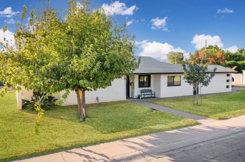 2928 18 Ave, Phoenix AZ 85015-5247 exterior