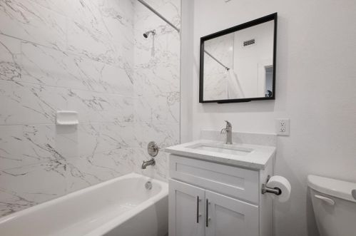 1010 26th St, Austin TX 78705-4316 exterior