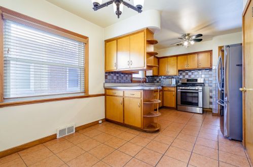 9008 Sacramento, Chicago IL 60805-1332 exterior