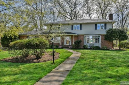 74 Ripplewood Dr, Upper Saddle River, NJ 07458-1422
