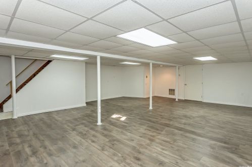 66 Avondale St, Valley Stream NY 11581-1801 exterior