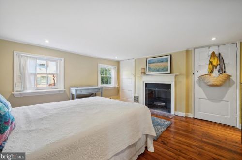 330 Camac St, Philadelphia PA 19107-5926 exterior