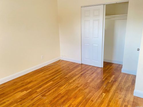 32 Elm St, Central Islip NY  11722-4145 exterior