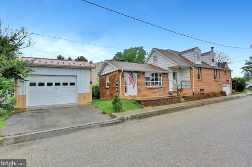 350 Manor St, Hanover, PA 17331-3810