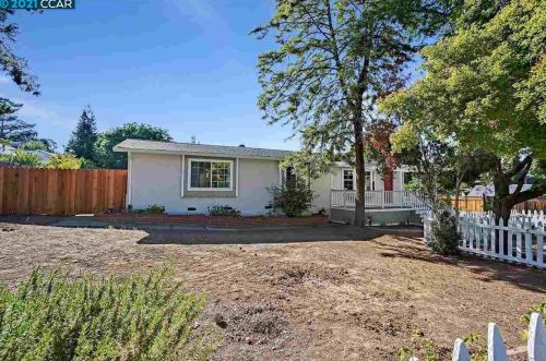 1001 Court Ln, Concord, CA 94518-1704