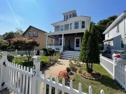 37 Grand Ave, Poughkeepsie NY 12603-4403 exterior