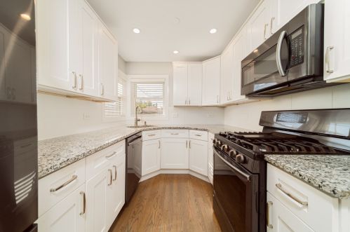 5600 Rutherford Ave, Chicago IL 60638-3247 exterior