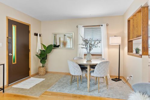 1339 93rd St, Milwaukee, WI 53214-2714