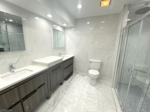 56 Bond St, Bridgewater NJ 08807-2458 exterior