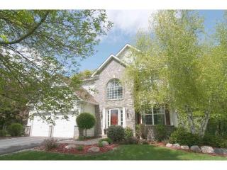 2746 Simons Dr, Chaska, MN 55318-1164