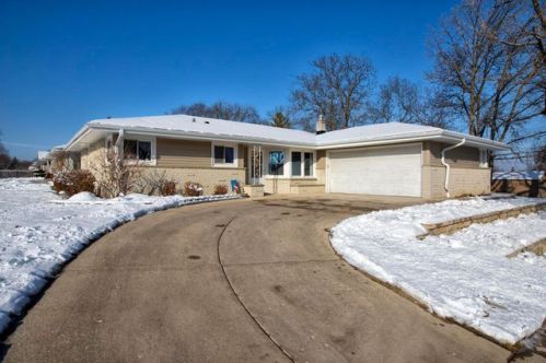 3429 88th St, Milwaukee, WI 53227-4520