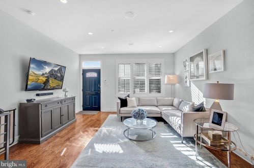 2011 Brown St, Philadelphia PA 19123-2256 exterior