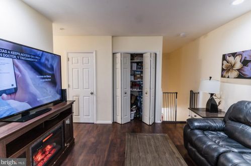 402 Garnet Dr, Burlington NJ  08016-4711 exterior