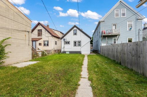 2029 11 St, Milwaukee WI 53204-3827 exterior