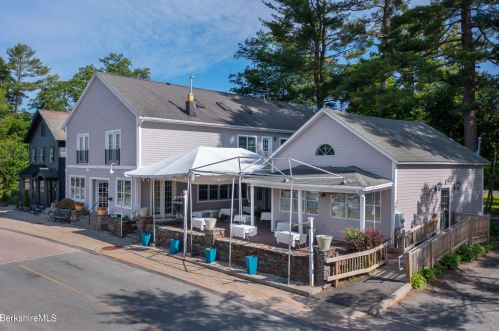 15 Franklin St, Lenox MA 01240-2304 exterior