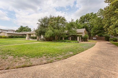 304 Blue Rdg Trl, Austin TX 78746-4538 exterior