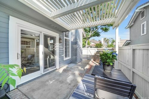 2286 Redwood Dr, Tustin CA 92782-8372 exterior