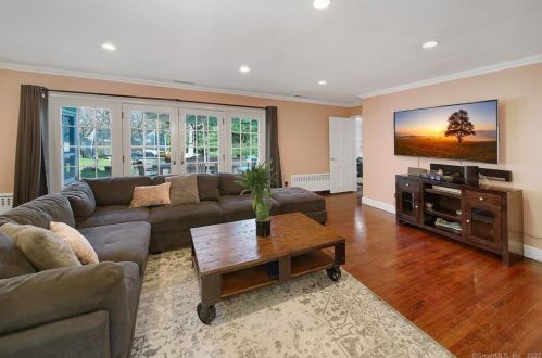 148 Norwalk Rd, Norwalk CT 06850-4406 exterior