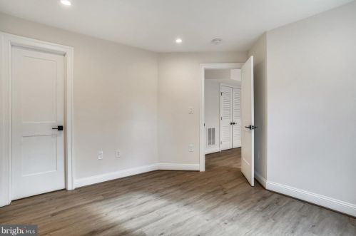 6811 Dillon Ave, Mc Lean VA 22101-4401 exterior