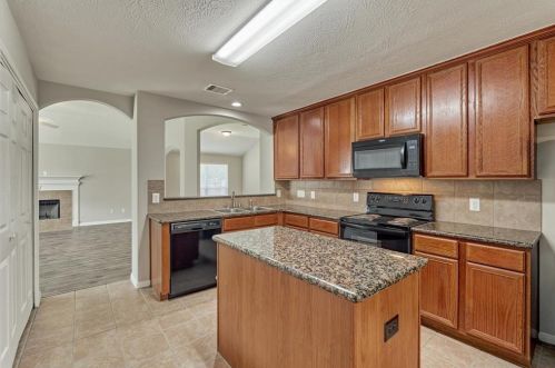 12222 Hawthorne Dr, Montgomery TX 77356-5449 exterior