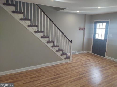 6658 Erdrick St, Philadelphia PA 19135-1604 exterior