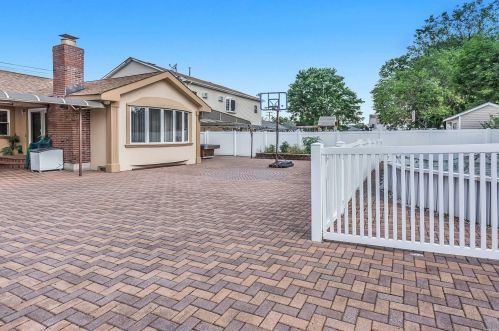 797 Corona Ave, Valley Stream NY 11580-4348 exterior