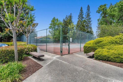 8136 Camelback Pl, Concord CA 94523-1225 exterior