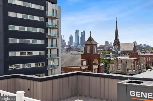 806 2nd St, Philadelphia PA 19123-3038 exterior