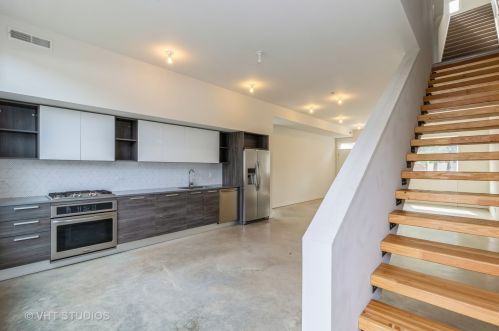 2629 Hamlin Ave, Chicago IL 60647-1009 exterior