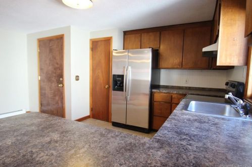 18 Earl St, Manchester CT  06040-4336 exterior