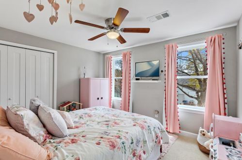 4850 Santa Monica Blvd, Milwaukee WI 53217-4618 exterior