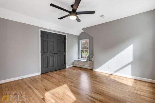 6160 Heards Creek Dr, Atlanta GA  30328-3635 exterior