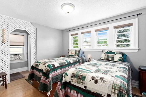 4012 4 St, Duluth MN 55805-1873 exterior